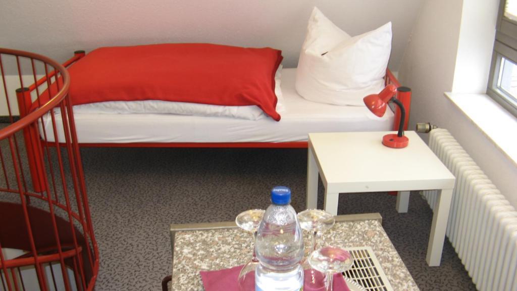 Hotel Am Schlossberg Boeblingen Room photo